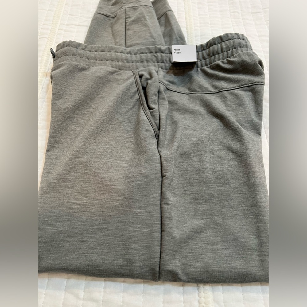 NWT Nike yoga jogger